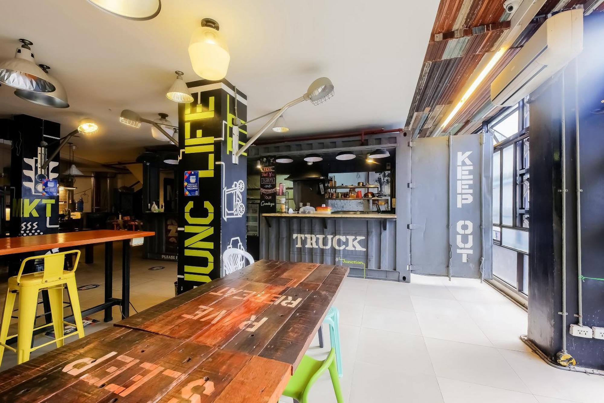 Spot On Junction Hostel マカティ エクステリア 写真